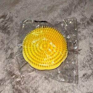 BRAND NEWW (2) SHOWER HAIR SHAMPOO BRUSHES